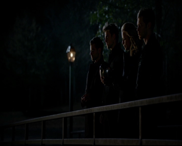 VampireDiariesWorld-dot-nl_TheOriginals_3x17BehindTheBlackHorizon1988.jpg