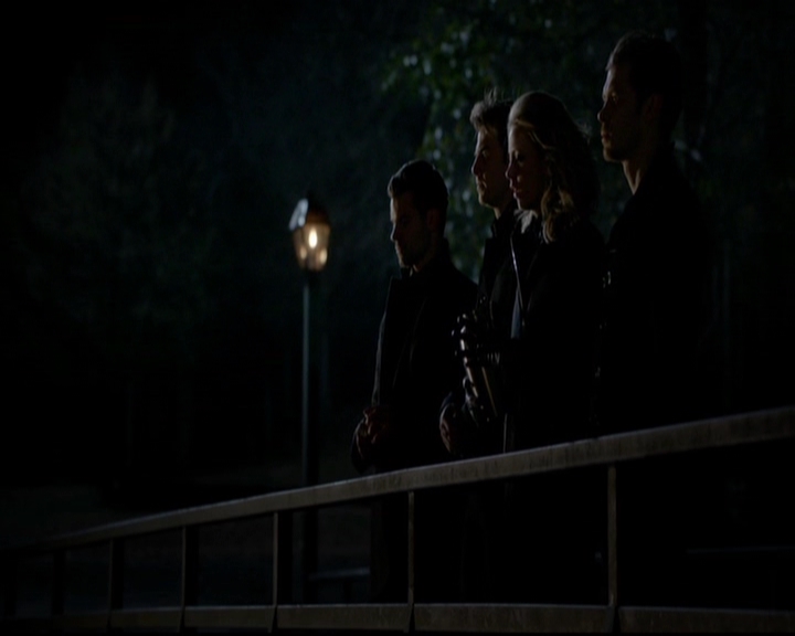 VampireDiariesWorld-dot-nl_TheOriginals_3x17BehindTheBlackHorizon1990.jpg