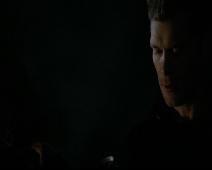 VampireDiariesWorld-dot-nl_TheOriginals_3x17BehindTheBlackHorizon2033.jpg