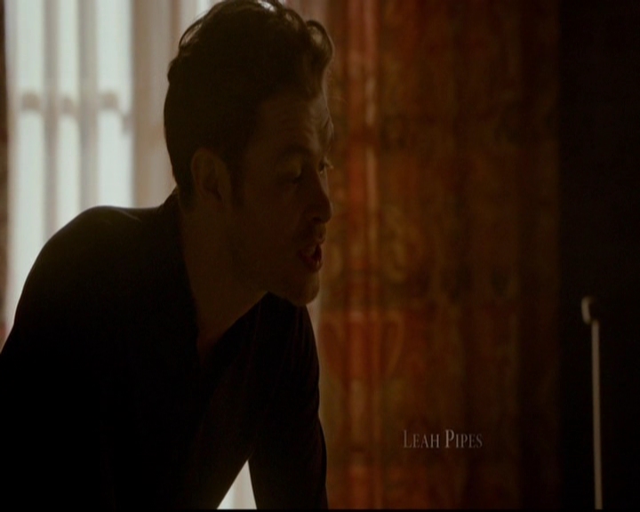 VampireDiariesWorld-dot-nl_TheOriginals_3x18TheDevilComesHereAndSighs0185.jpg