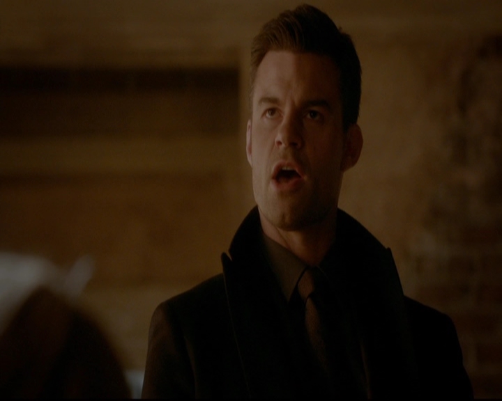 VampireDiariesWorld-dot-nl_TheOriginals_3x18TheDevilComesHereAndSighs0201.jpg