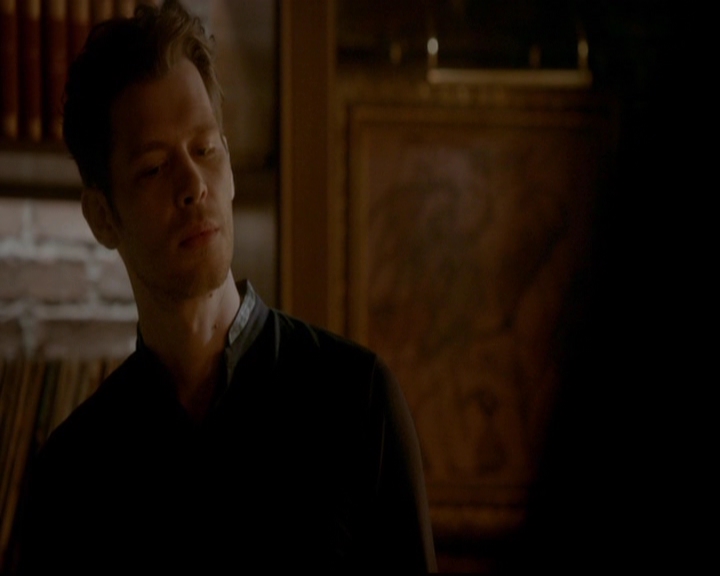 VampireDiariesWorld-dot-nl_TheOriginals_3x18TheDevilComesHereAndSighs0202.jpg