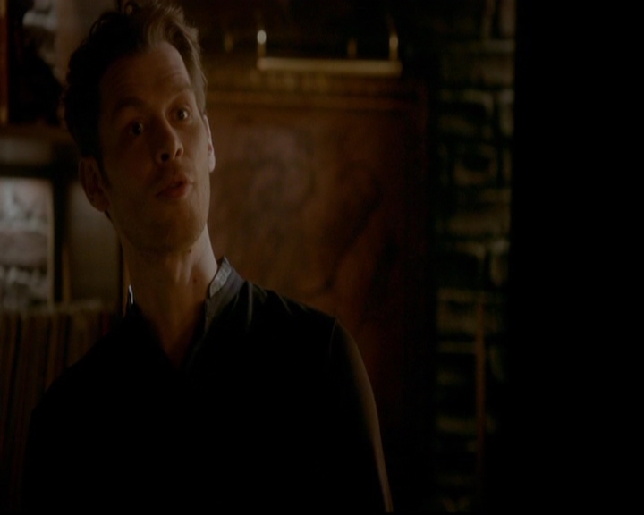 VampireDiariesWorld-dot-nl_TheOriginals_3x18TheDevilComesHereAndSighs0208.jpg