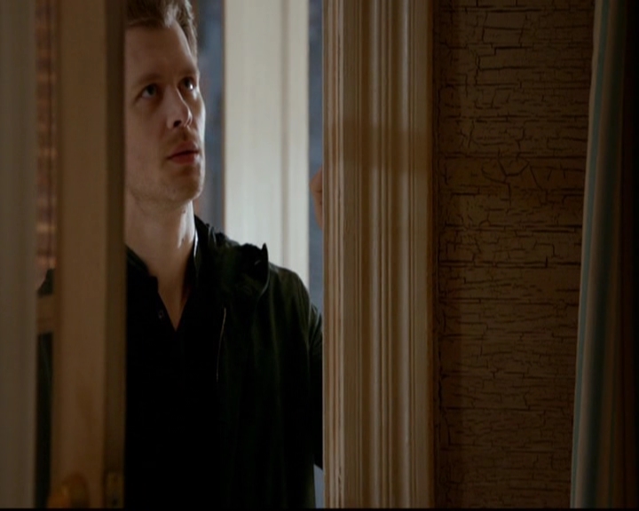 VampireDiariesWorld-dot-nl_TheOriginals_3x18TheDevilComesHereAndSighs0292.jpg