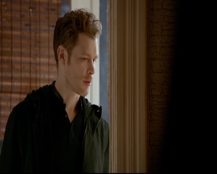 VampireDiariesWorld-dot-nl_TheOriginals_3x18TheDevilComesHereAndSighs0309.jpg