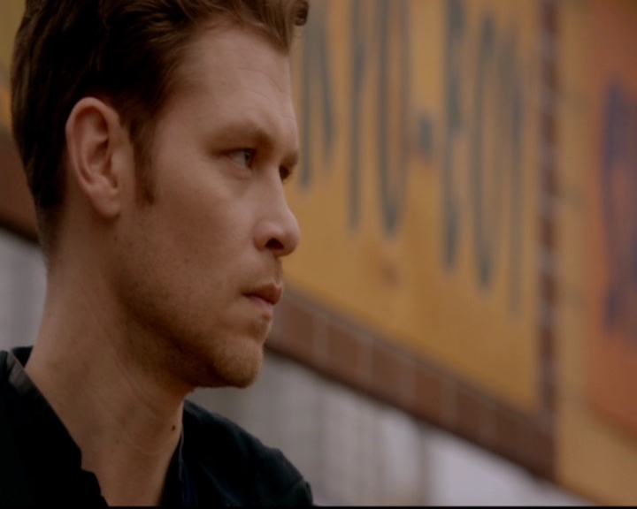 VampireDiariesWorld-dot-nl_TheOriginals_3x18TheDevilComesHereAndSighs0375.jpg