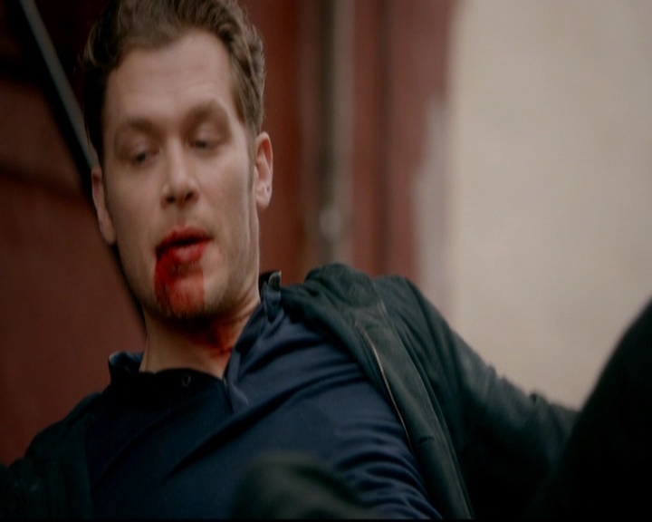 VampireDiariesWorld-dot-nl_TheOriginals_3x18TheDevilComesHereAndSighs0407.jpg