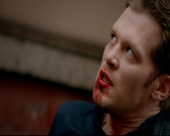 VampireDiariesWorld-dot-nl_TheOriginals_3x18TheDevilComesHereAndSighs0413.jpg