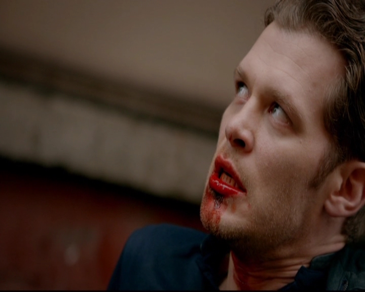 VampireDiariesWorld-dot-nl_TheOriginals_3x18TheDevilComesHereAndSighs0414.jpg