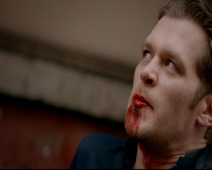 VampireDiariesWorld-dot-nl_TheOriginals_3x18TheDevilComesHereAndSighs0416.jpg