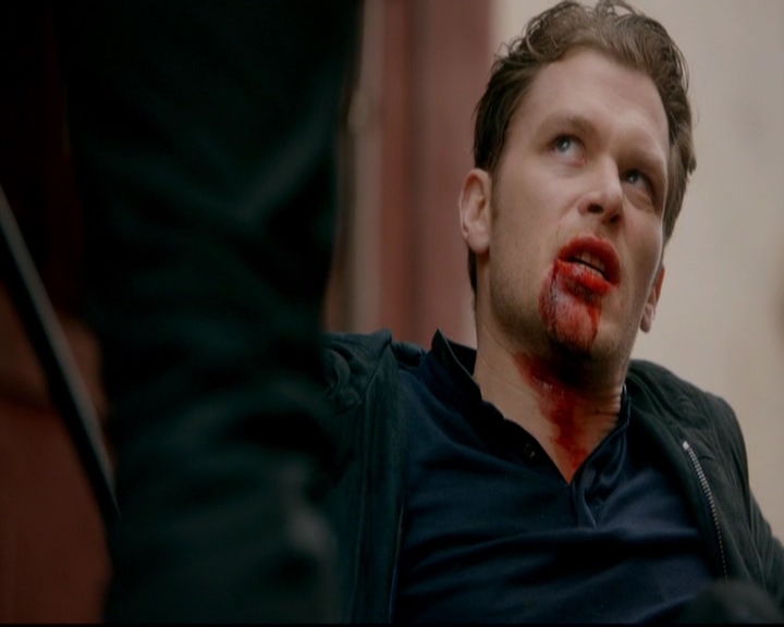 VampireDiariesWorld-dot-nl_TheOriginals_3x18TheDevilComesHereAndSighs0417.jpg