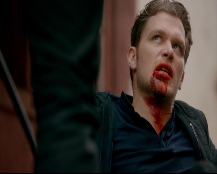 VampireDiariesWorld-dot-nl_TheOriginals_3x18TheDevilComesHereAndSighs0418.jpg