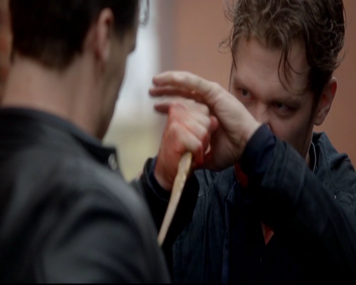 VampireDiariesWorld-dot-nl_TheOriginals_3x18TheDevilComesHereAndSighs0437.jpg