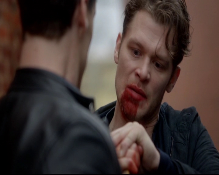 VampireDiariesWorld-dot-nl_TheOriginals_3x18TheDevilComesHereAndSighs0440.jpg