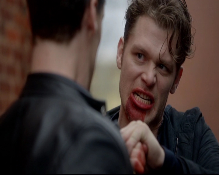 VampireDiariesWorld-dot-nl_TheOriginals_3x18TheDevilComesHereAndSighs0441.jpg