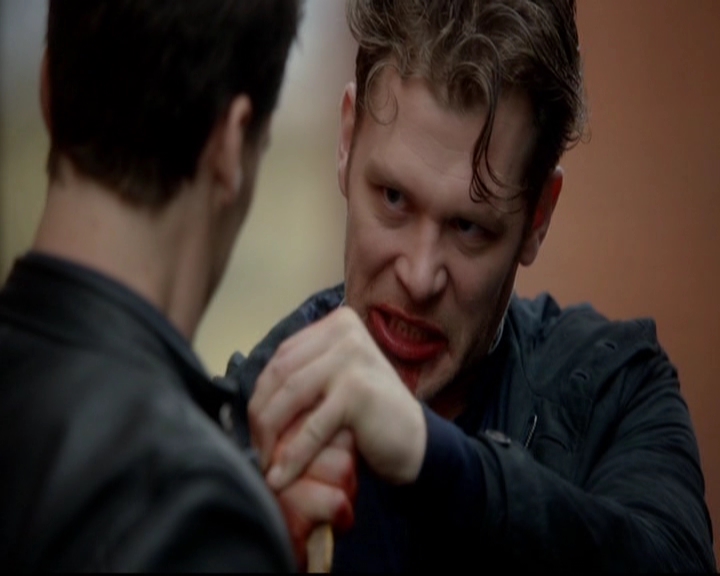 VampireDiariesWorld-dot-nl_TheOriginals_3x18TheDevilComesHereAndSighs0448.jpg