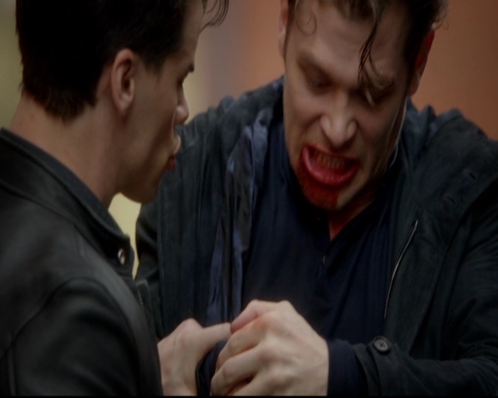 VampireDiariesWorld-dot-nl_TheOriginals_3x18TheDevilComesHereAndSighs0453.jpg