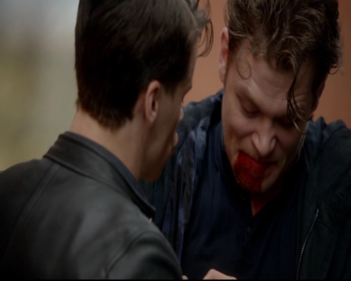 VampireDiariesWorld-dot-nl_TheOriginals_3x18TheDevilComesHereAndSighs0454.jpg