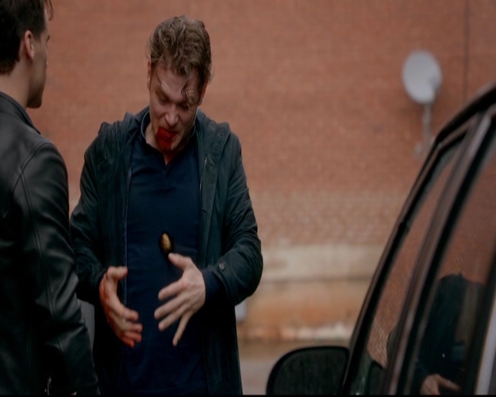 VampireDiariesWorld-dot-nl_TheOriginals_3x18TheDevilComesHereAndSighs0456.jpg