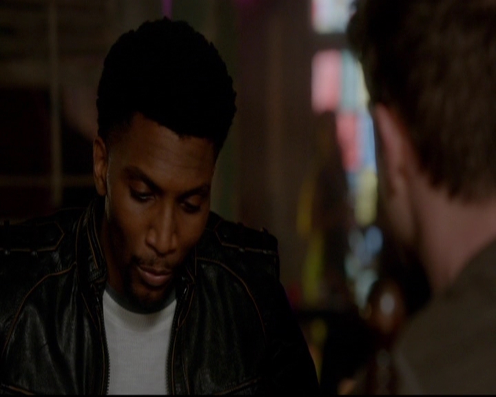 VampireDiariesWorld-dot-nl_TheOriginals_3x18TheDevilComesHereAndSighs0521.jpg