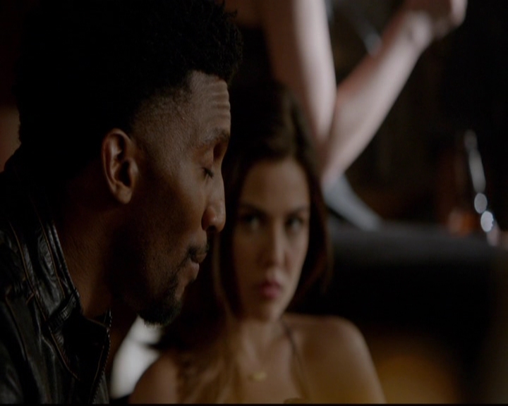 VampireDiariesWorld-dot-nl_TheOriginals_3x18TheDevilComesHereAndSighs0523.jpg