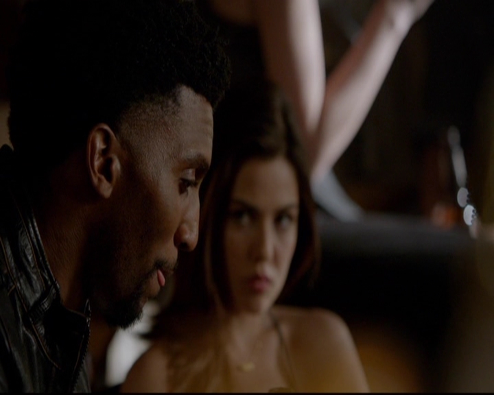 VampireDiariesWorld-dot-nl_TheOriginals_3x18TheDevilComesHereAndSighs0524.jpg