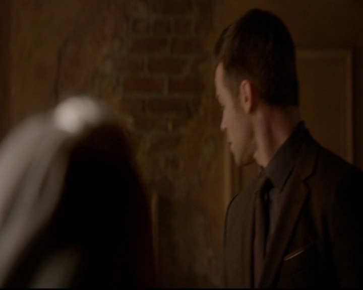 VampireDiariesWorld-dot-nl_TheOriginals_3x18TheDevilComesHereAndSighs0590.jpg