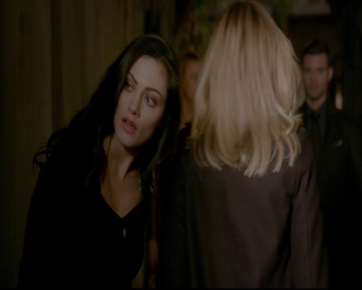 VampireDiariesWorld-dot-nl_TheOriginals_3x18TheDevilComesHereAndSighs0601.jpg