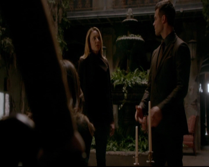 VampireDiariesWorld-dot-nl_TheOriginals_3x18TheDevilComesHereAndSighs0605.jpg