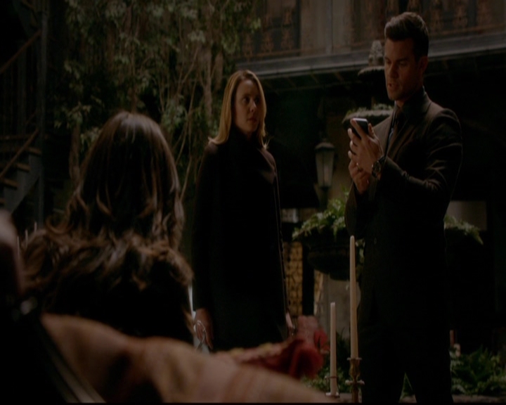 VampireDiariesWorld-dot-nl_TheOriginals_3x18TheDevilComesHereAndSighs0618.jpg