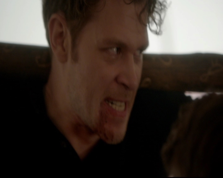 VampireDiariesWorld-dot-nl_TheOriginals_3x18TheDevilComesHereAndSighs0633.jpg