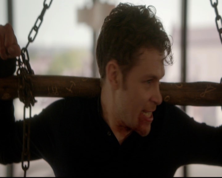 VampireDiariesWorld-dot-nl_TheOriginals_3x18TheDevilComesHereAndSighs0638.jpg