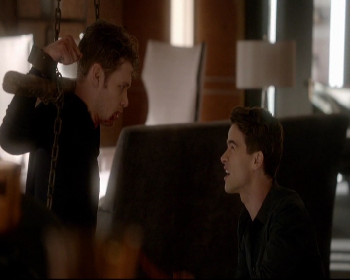 VampireDiariesWorld-dot-nl_TheOriginals_3x18TheDevilComesHereAndSighs0640.jpg