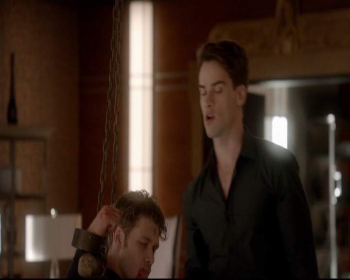 VampireDiariesWorld-dot-nl_TheOriginals_3x18TheDevilComesHereAndSighs0644.jpg