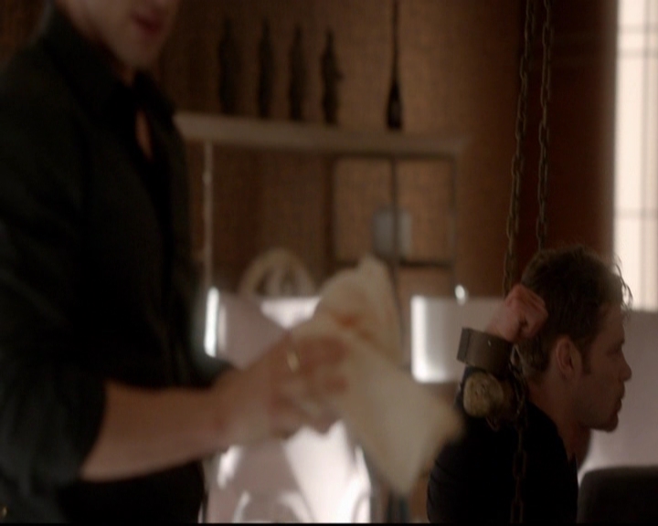 VampireDiariesWorld-dot-nl_TheOriginals_3x18TheDevilComesHereAndSighs0655.jpg