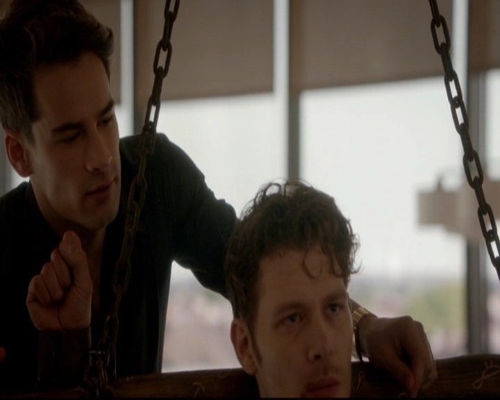 VampireDiariesWorld-dot-nl_TheOriginals_3x18TheDevilComesHereAndSighs0663.jpg