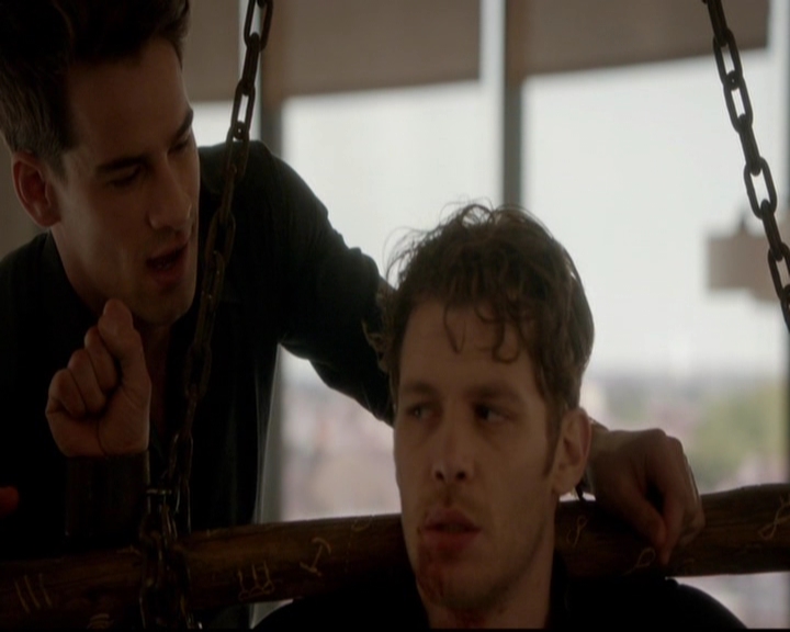 VampireDiariesWorld-dot-nl_TheOriginals_3x18TheDevilComesHereAndSighs0665.jpg