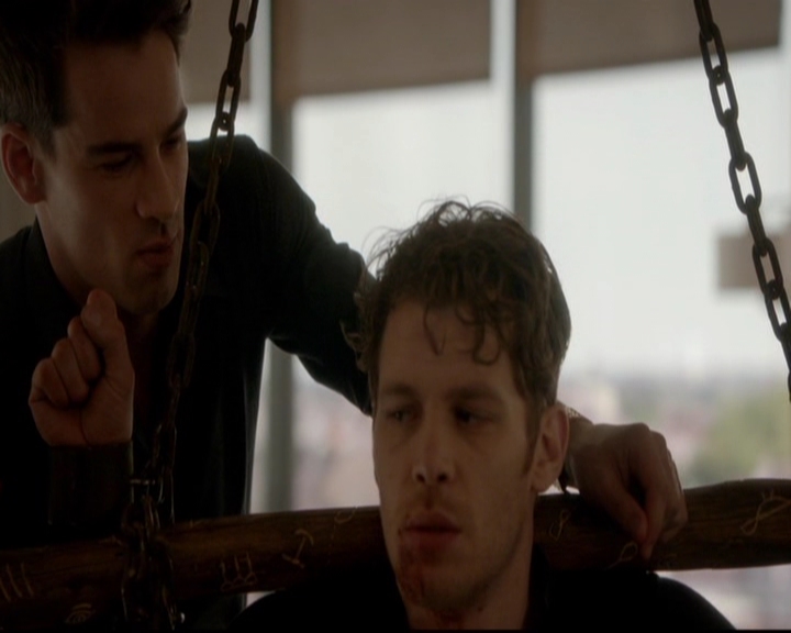 VampireDiariesWorld-dot-nl_TheOriginals_3x18TheDevilComesHereAndSighs0666.jpg