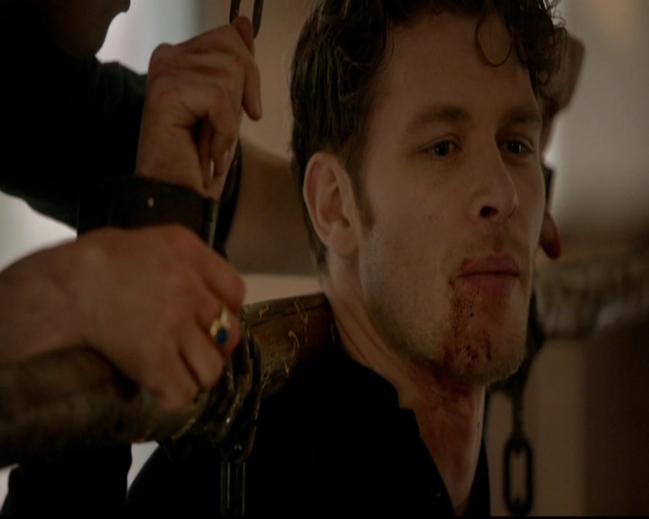 VampireDiariesWorld-dot-nl_TheOriginals_3x18TheDevilComesHereAndSighs0668.jpg