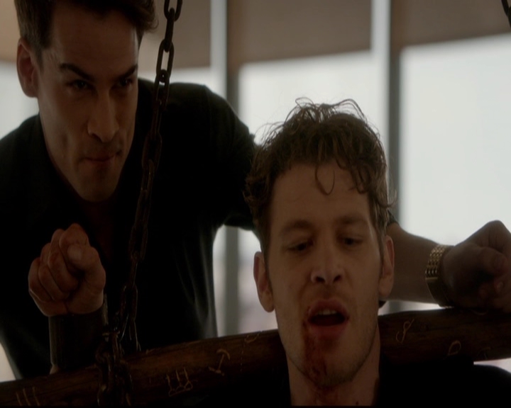 VampireDiariesWorld-dot-nl_TheOriginals_3x18TheDevilComesHereAndSighs0671.jpg