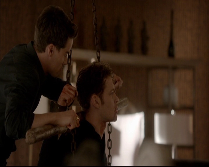 VampireDiariesWorld-dot-nl_TheOriginals_3x18TheDevilComesHereAndSighs0674.jpg