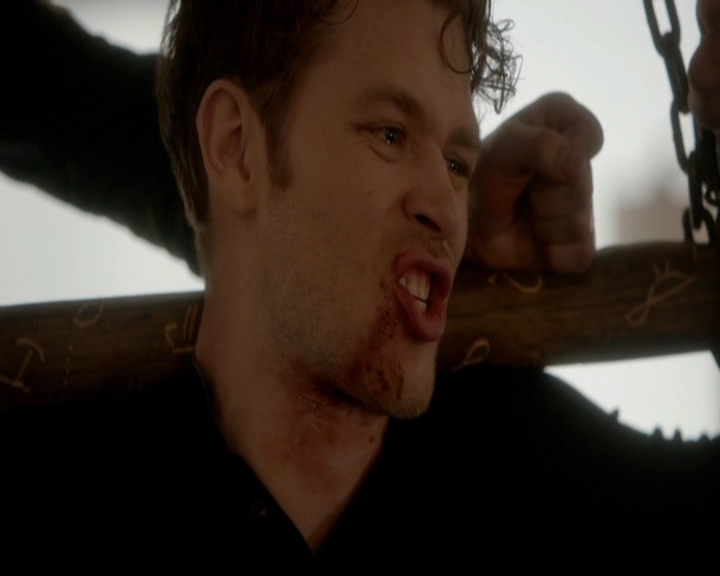 VampireDiariesWorld-dot-nl_TheOriginals_3x18TheDevilComesHereAndSighs0677.jpg