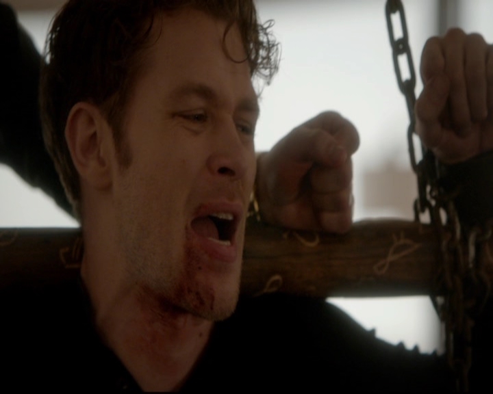 VampireDiariesWorld-dot-nl_TheOriginals_3x18TheDevilComesHereAndSighs0679.jpg