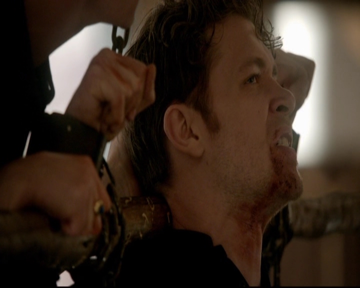 VampireDiariesWorld-dot-nl_TheOriginals_3x18TheDevilComesHereAndSighs0686.jpg