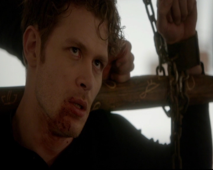 VampireDiariesWorld-dot-nl_TheOriginals_3x18TheDevilComesHereAndSighs0706.jpg