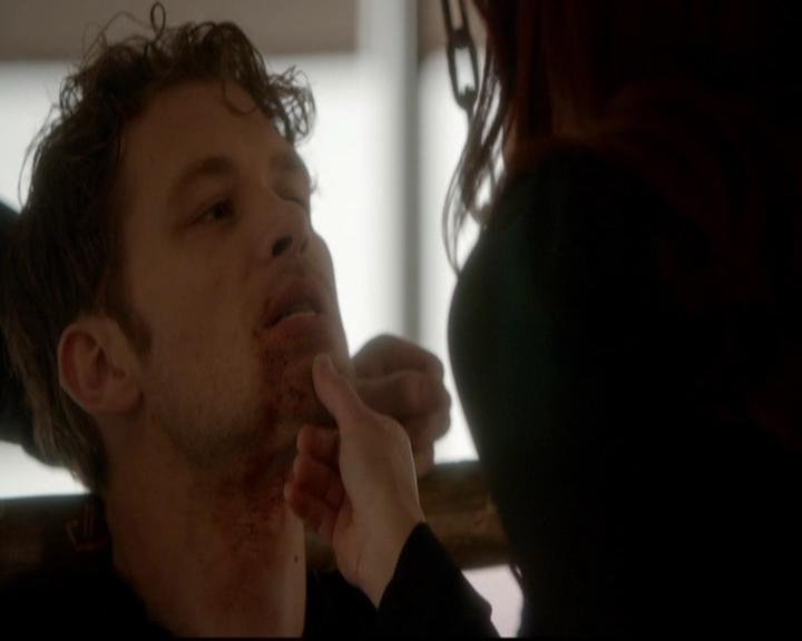 VampireDiariesWorld-dot-nl_TheOriginals_3x18TheDevilComesHereAndSighs0725.jpg