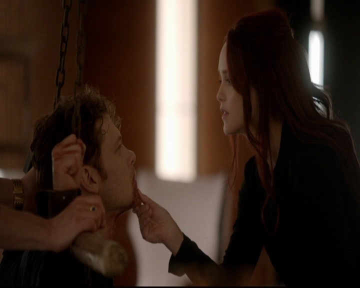 VampireDiariesWorld-dot-nl_TheOriginals_3x18TheDevilComesHereAndSighs0728.jpg