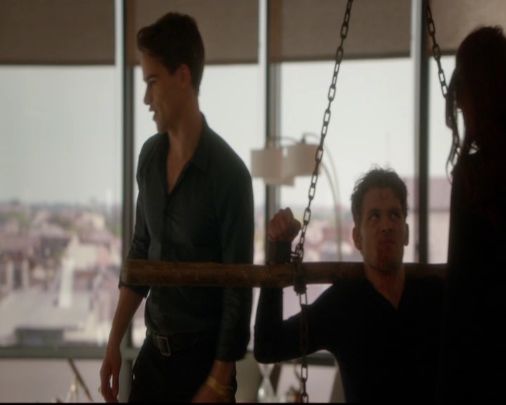 VampireDiariesWorld-dot-nl_TheOriginals_3x18TheDevilComesHereAndSighs0732.jpg