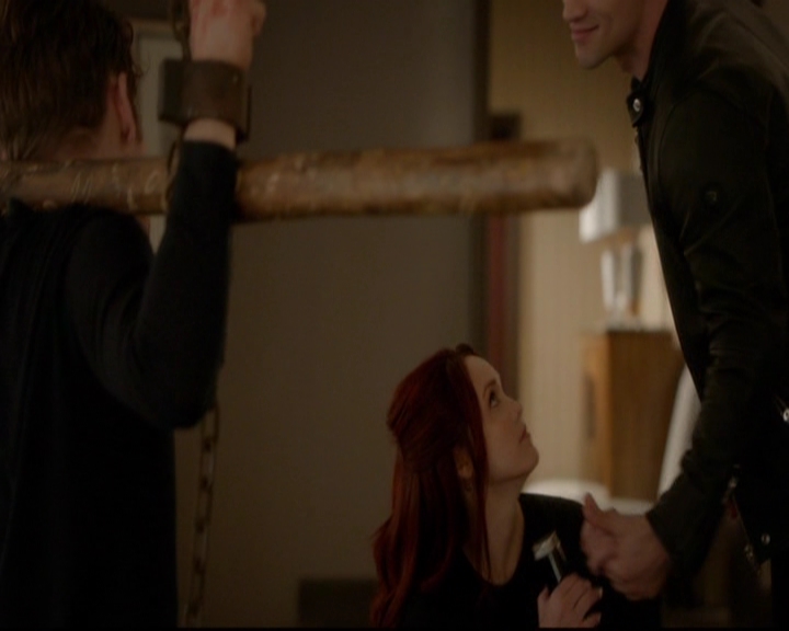 VampireDiariesWorld-dot-nl_TheOriginals_3x18TheDevilComesHereAndSighs0747.jpg