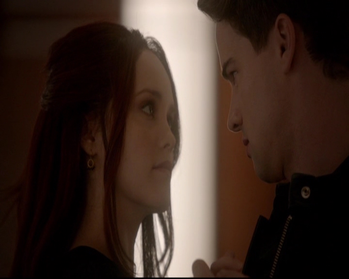 VampireDiariesWorld-dot-nl_TheOriginals_3x18TheDevilComesHereAndSighs0753.jpg